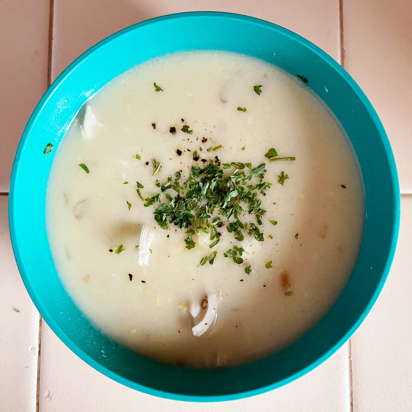 Cách nấu súp gà chanh trứng Hy Lạp (Avgolemono) ấm bụng ngày thu