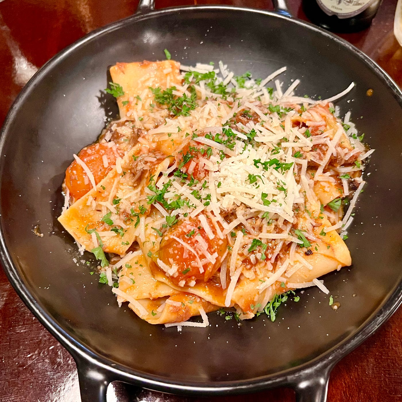 Cách làm mì pappardelle sốt ragù bò hầm kiểu Ý mềm rục sau 3 giờ