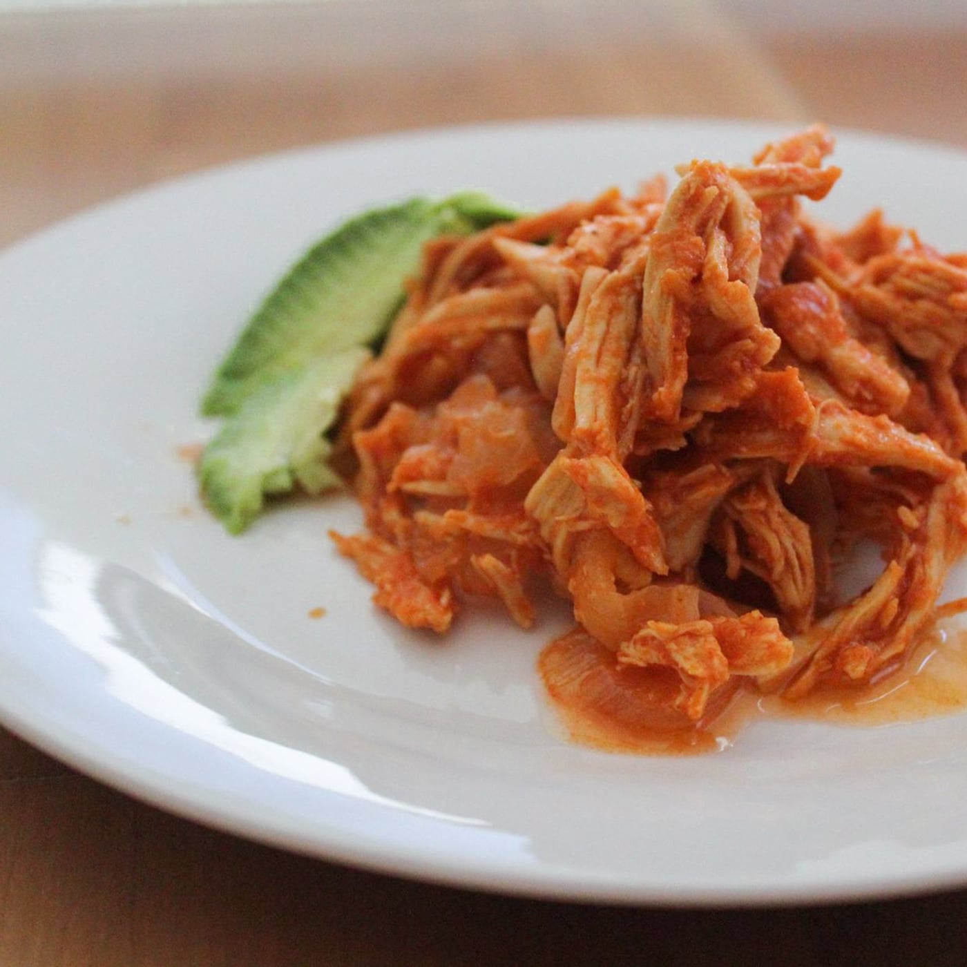Cách làm tacos gà tinga kiểu Mexico sốt ớt chipotle khói