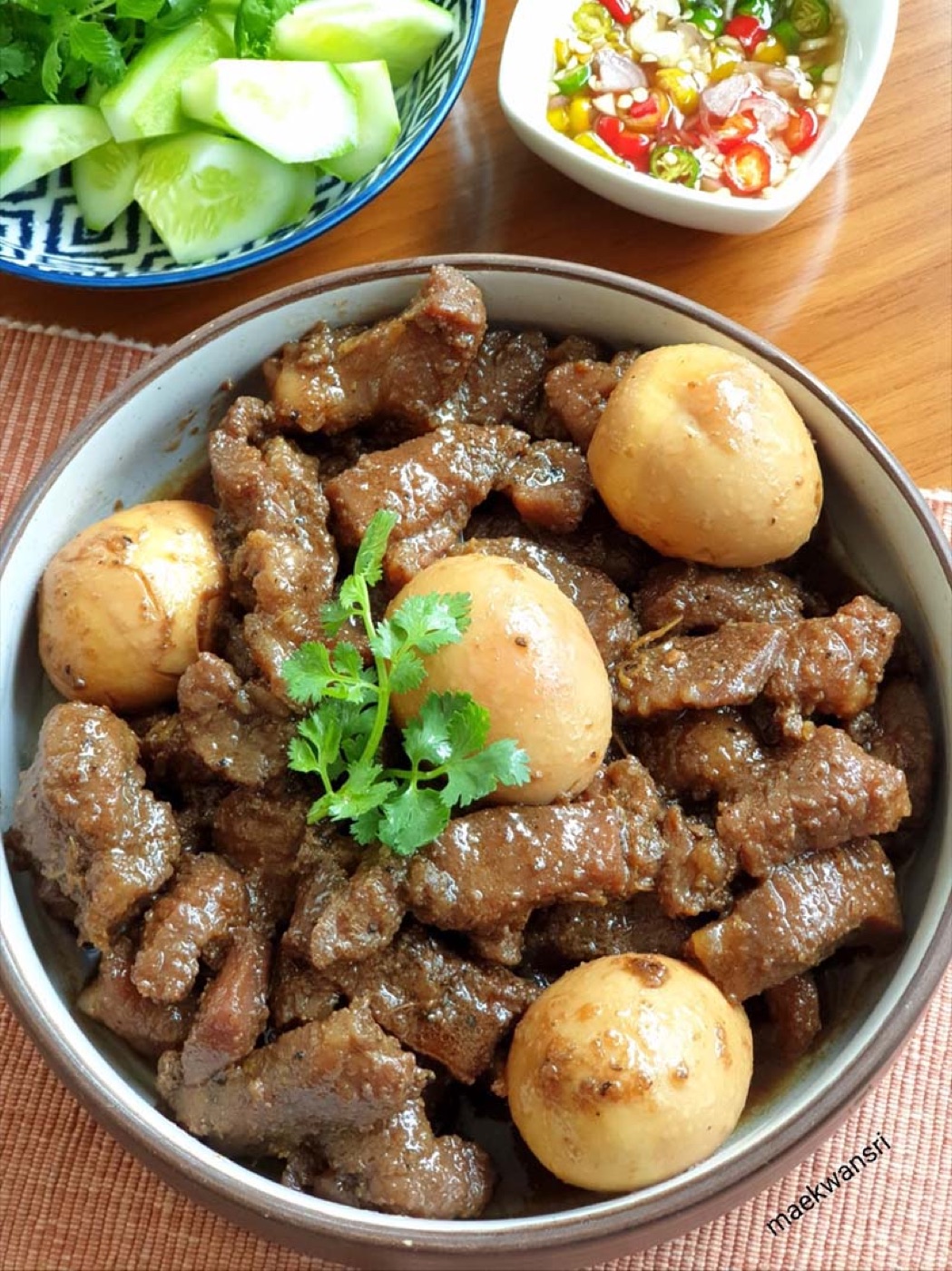 タイ風豚肉の五香粉煮込み（ムーホン）｜ゆで卵入りの簡単レシピ